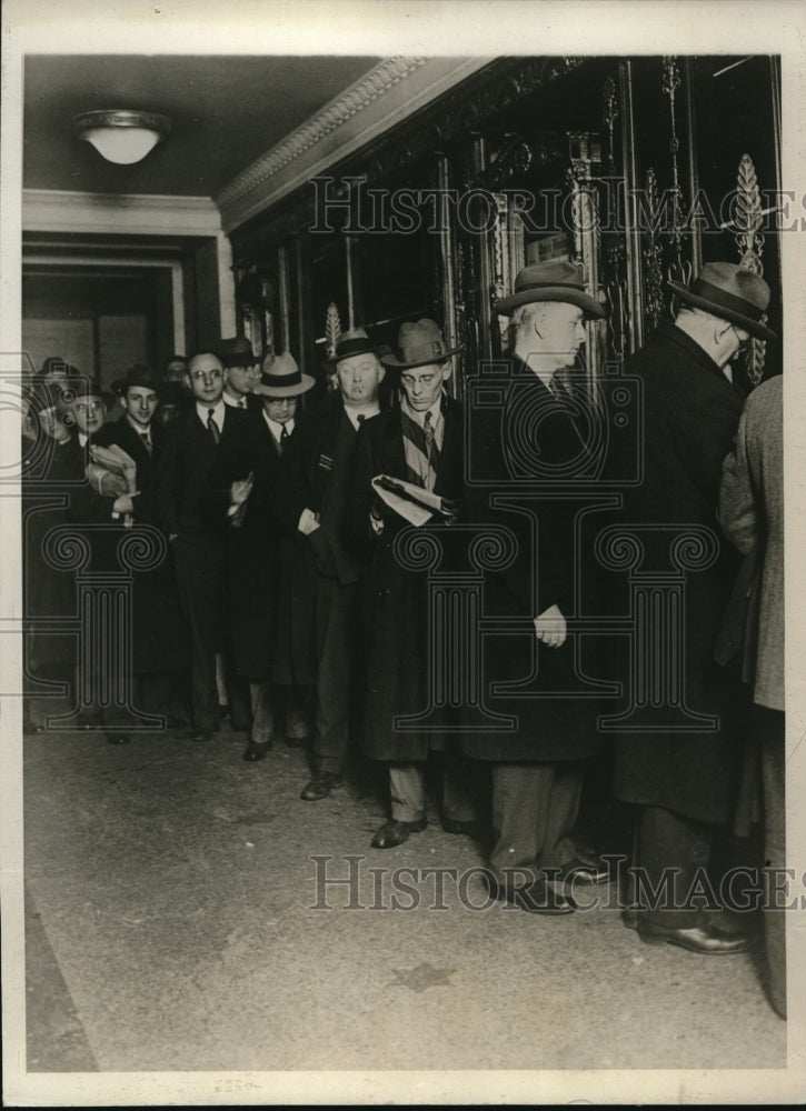1930 Press Photo Lines at palmer House in Chicago as they get stuck by blizzard