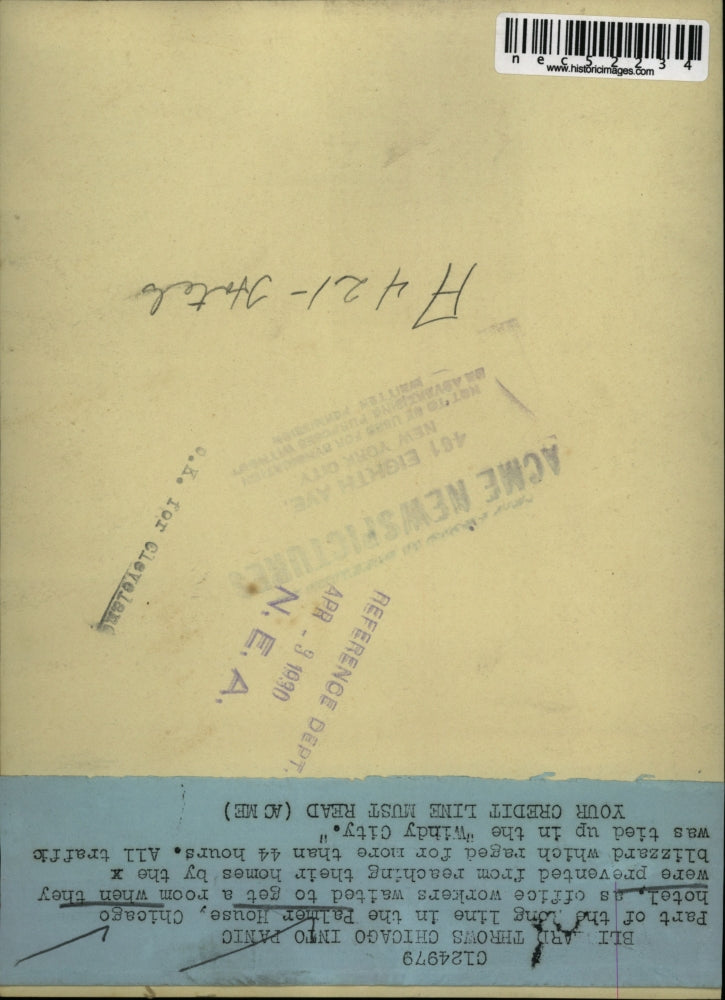 1930 Press Photo Lines at palmer House in Chicago as they get stuck by blizzard