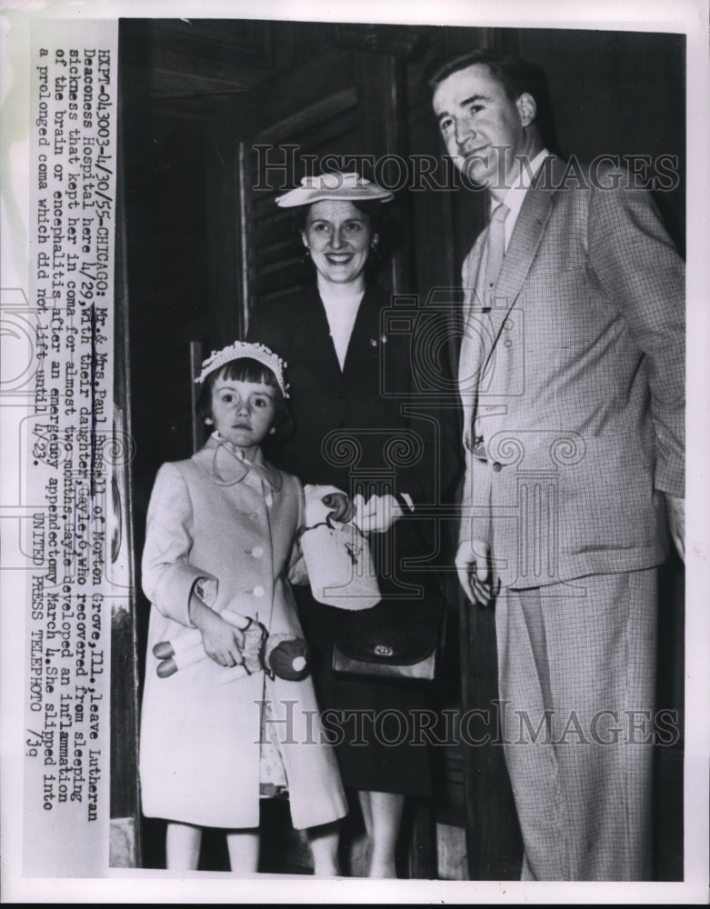 Load image into Gallery viewer, 1955 Press Photo Chicago, Ill Mr &amp; Mrs Paul Russell at Deaconess Hospital
