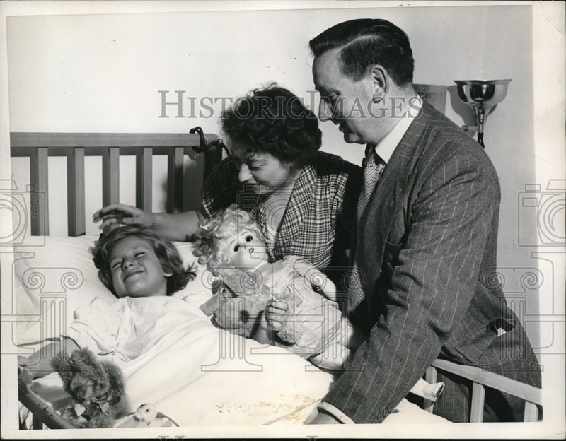 Load image into Gallery viewer, 1949 Press Photo Janice Dawe Michael Reese Hospital In Chicago
