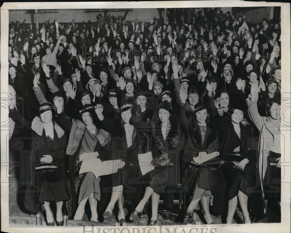1934 Press Photo British phone girls protest at Memorial Hall in London