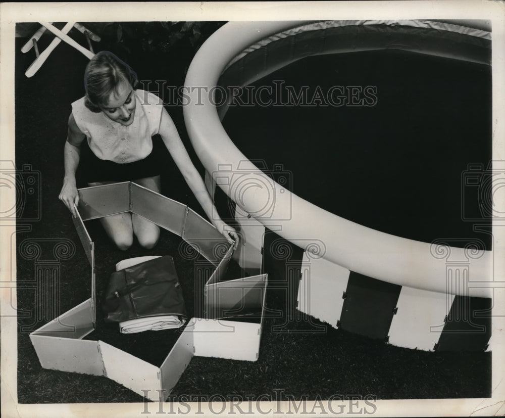 1955 Press Photo Model Displays Expando-Accordion Rigid Frame Pool- Historic Images