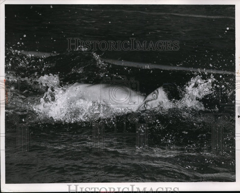 Load image into Gallery viewer, 1956 Press Photo Bill Yorzyk American Record For 400 Meter Swim - nec52456
