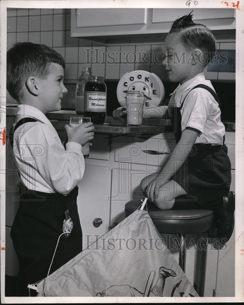 1951 Press Photo Molasses milk shake make youngsters even more active- Historic Images