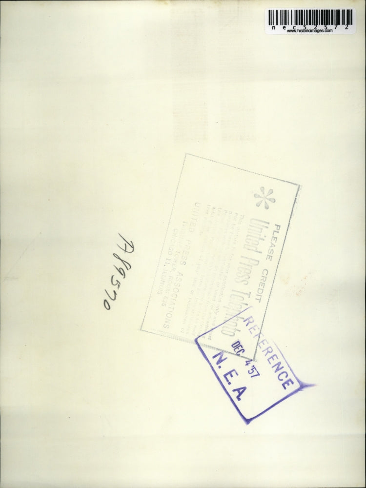 1957 Press Photo Beverly Richards Arrives AT The Lidwood Airport