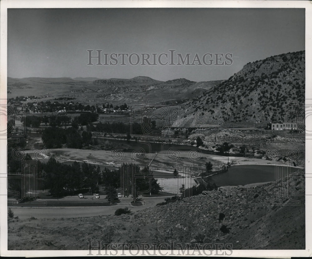 1954 Press Photo Hot Springs State Park & the town of Thermopolis, WY