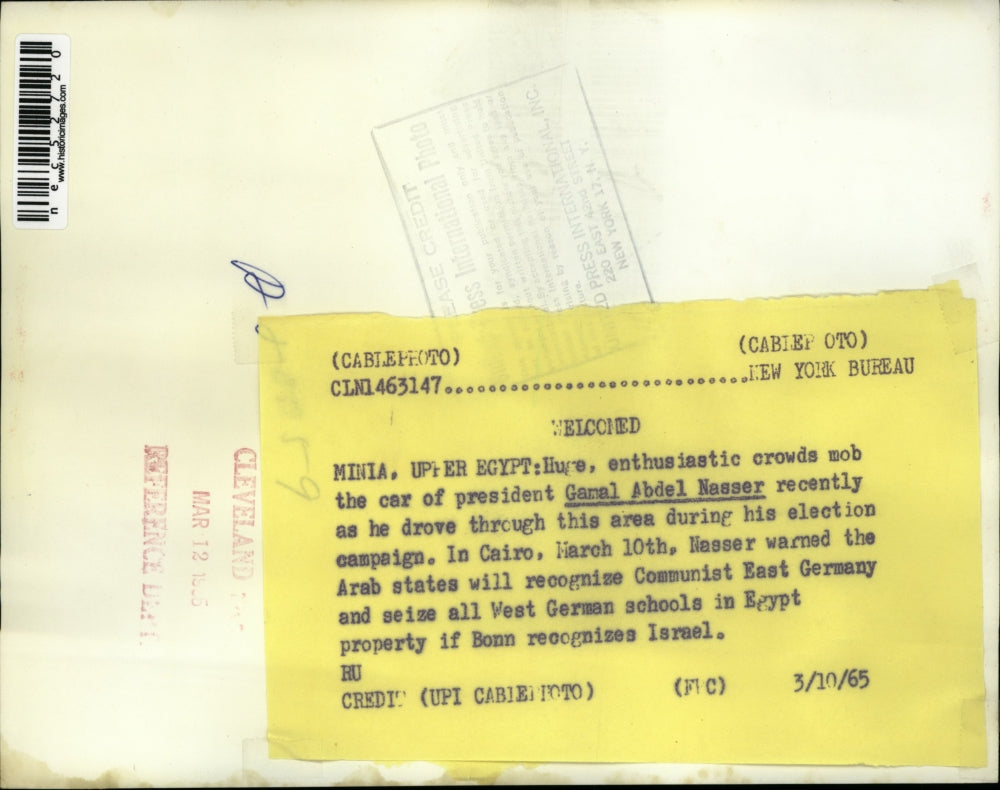 1965 Press Photo Crowds Mob Car Of President Gamel Abdel Nasser In Cairo