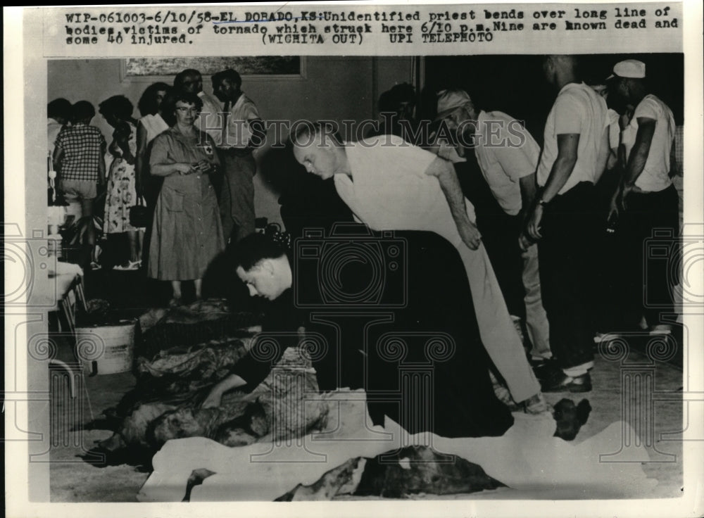 1958 Press Photo El Dorado Tornado Victims
