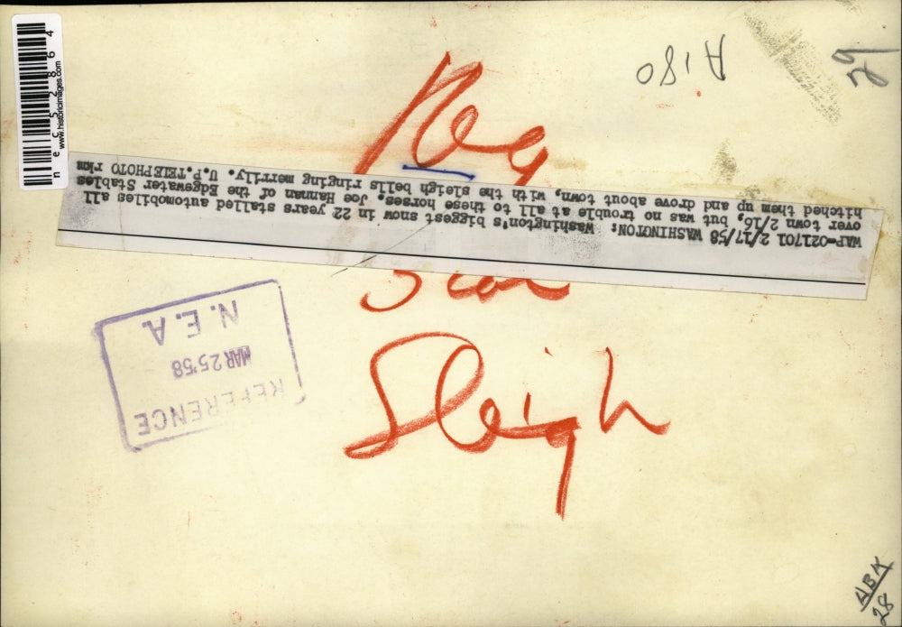 1958 Press Photo Joe Hannan of Edgewater Stables transporting his passengers