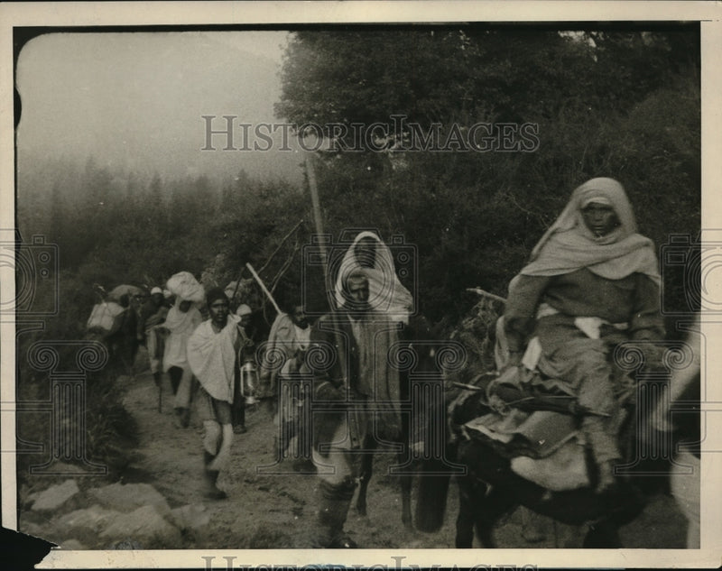 Load image into Gallery viewer, 1930 Press Photo 22 thousand Hindu pilgrims on their way ti Amarnath Cave
