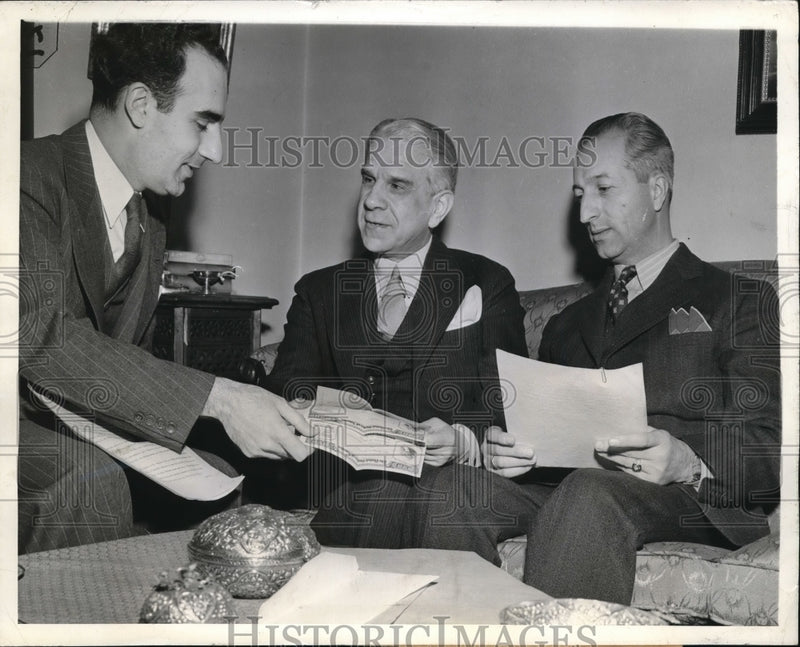 Load image into Gallery viewer, 1942 Press Photo Peter Douris, Chairman of the APHEPA War Bonds Committee
