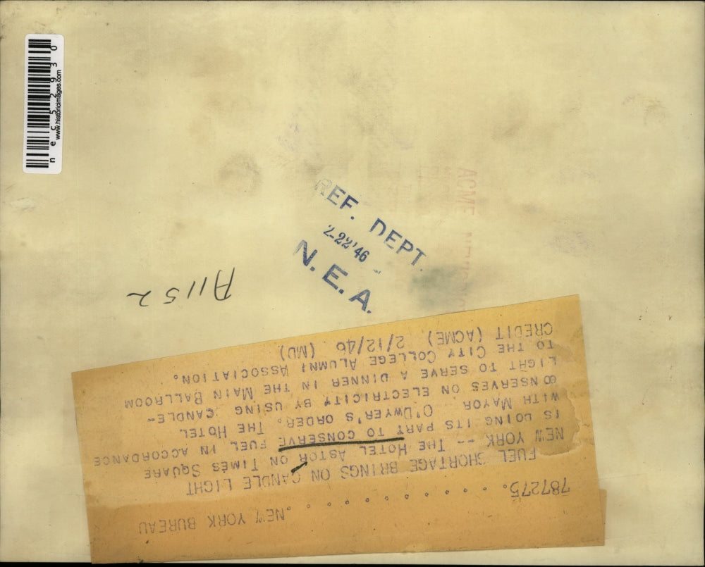 1946 Press Photo Hotel Astor Uses Candlelight To Conserve Electricity WWII