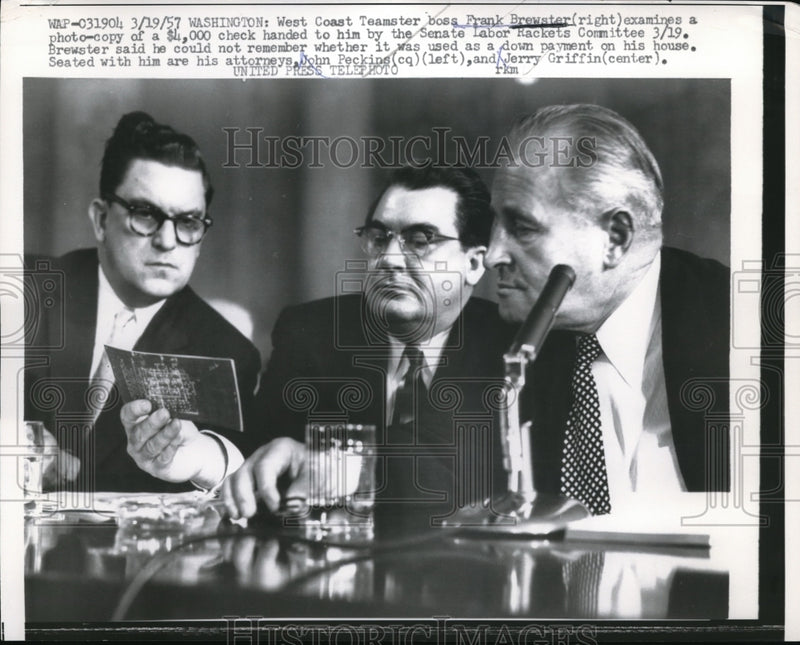 Load image into Gallery viewer, 1957 Press Photo Teamster Boss Frank Brewster Hands Over Bribery Check To Senate
