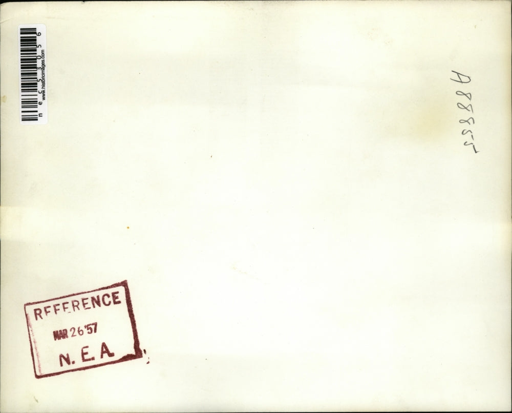 1957 Press Photo Teamster Boss Frank Brewster Hands Over Bribery Check To Senate