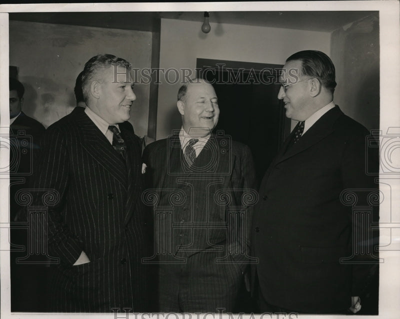 Load image into Gallery viewer, 1940 Press Photo John L. Barrett, Meredith Meyers and Luther Harr.

