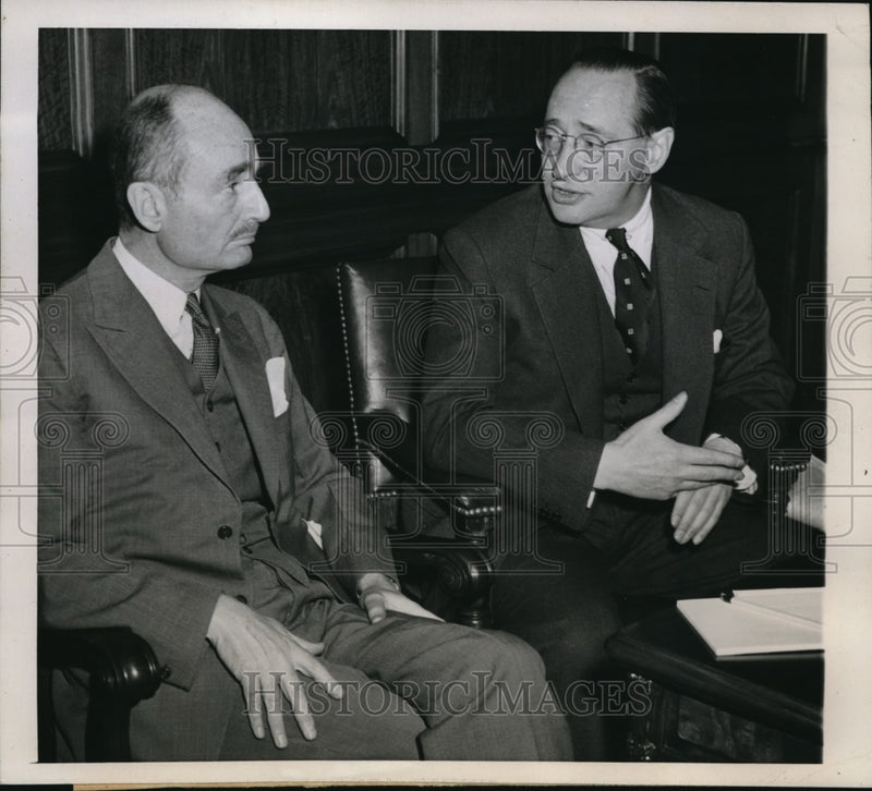 Load image into Gallery viewer, 1944 Press Photo US Attorney General Francis Biddle talking to Wayne Taylor
