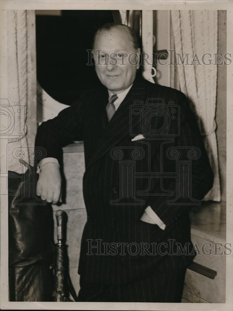 1938 Press Photo Kaye Don, Racing motorist, sailing back to England- Historic Images