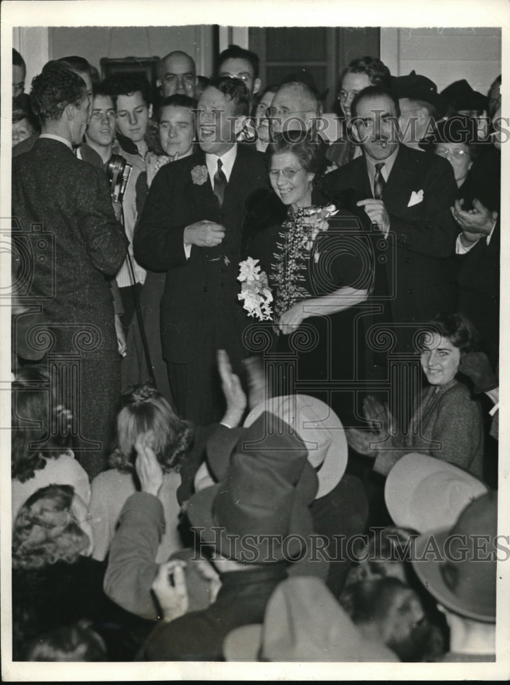 1940 Press Photo Forrest C. Donnel, Republican Governor-elect leads the count