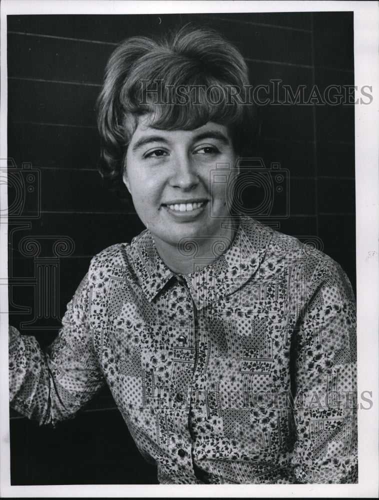 Load image into Gallery viewer, 1956 Press Photo Clark School First Grade Teacher Patricia Mordaint
