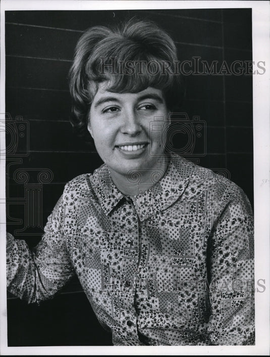 1956 Press Photo Clark School First Grade Teacher Patricia Mordaint