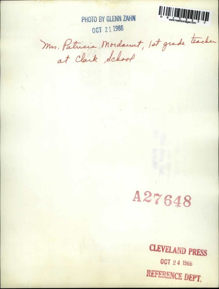 1956 Press Photo Clark School First Grade Teacher Patricia Mordaint