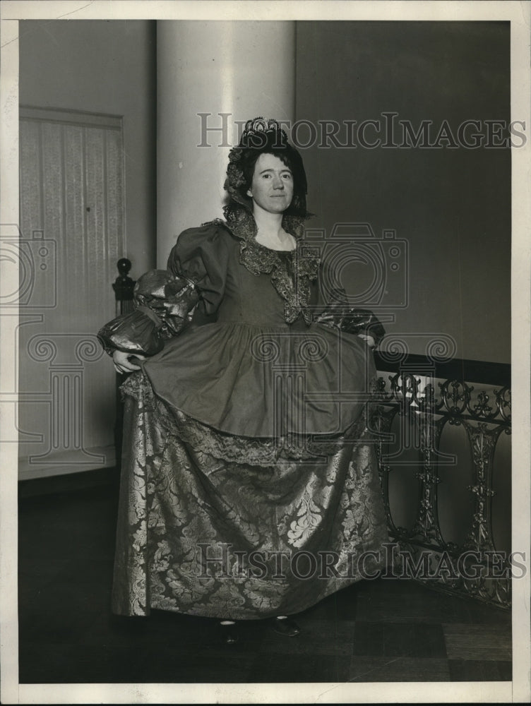 1930 Press Photo Homely Socialite Florence Berryman Models Spanish Costume