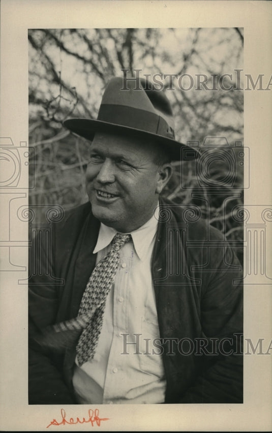 1932 Press Photo Officer Joe Maier Of Mesa Arizona Recipient Of Hat Box Baby
