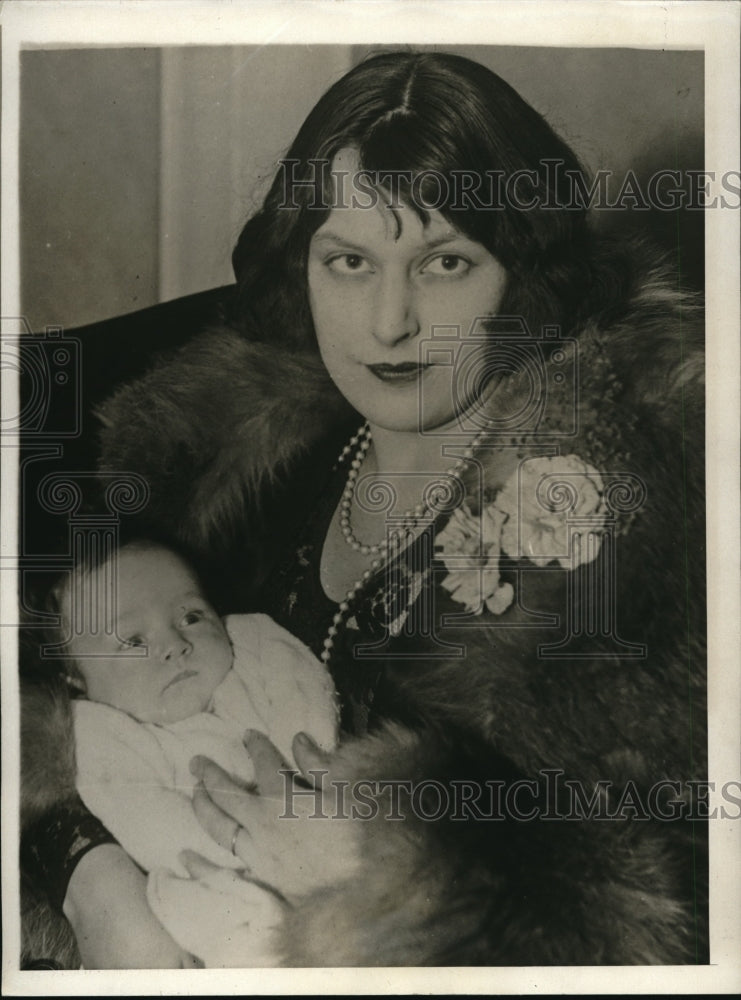 Load image into Gallery viewer, 1930 Press Photo Lady Graham Moon sails to her husband Sir Arthur Wilfred Moon.
