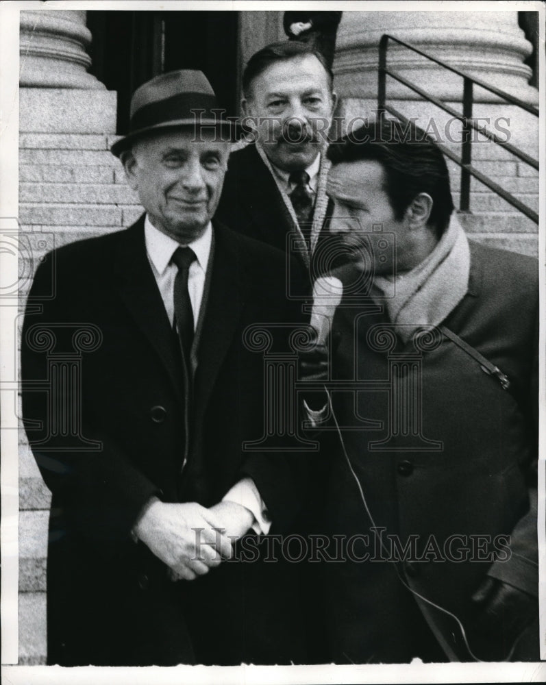 Load image into Gallery viewer, 1970 Press Photo Nathan Voloshen with his attorney, Jules Rithols behind him
