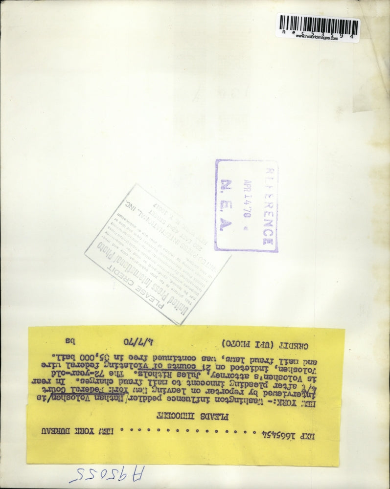 1970 Press Photo Nathan Voloshen with his attorney, Jules Rithols behind him