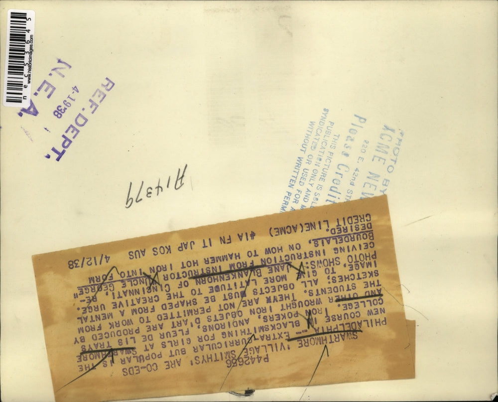 1938 Press Photo New course in blacksmithing for girls at Swarthmore College.