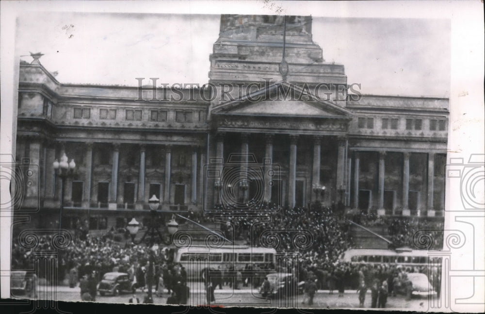 1955 Press Photo Beunos Aires defiant crowds anti-Catholic ban President Juan