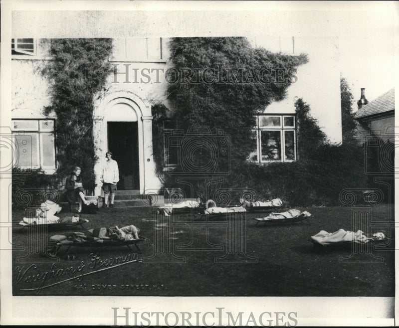 Load image into Gallery viewer, 1931 Press Photo Childier at Beacon Hill School.
