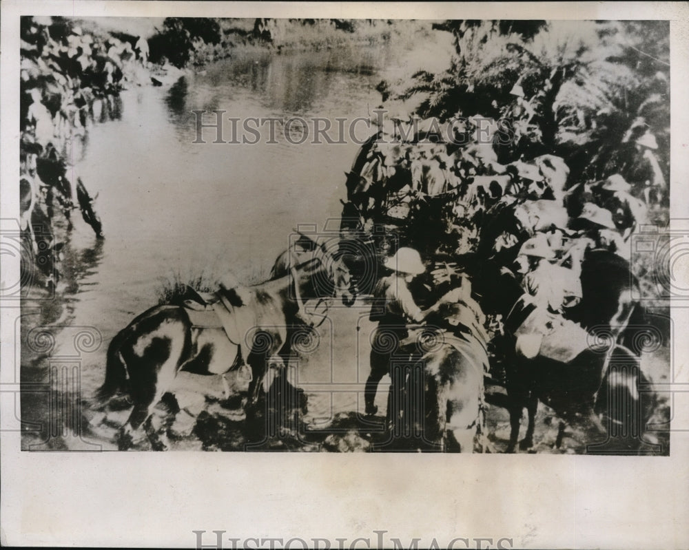 1933 Press Photo Poona, India British Battalion in jungle - nec53788- Historic Images