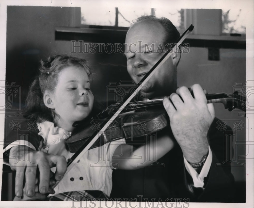 1949 Press Photo Mack Harrell & daughter Jane violinist at Metropolitan Opera