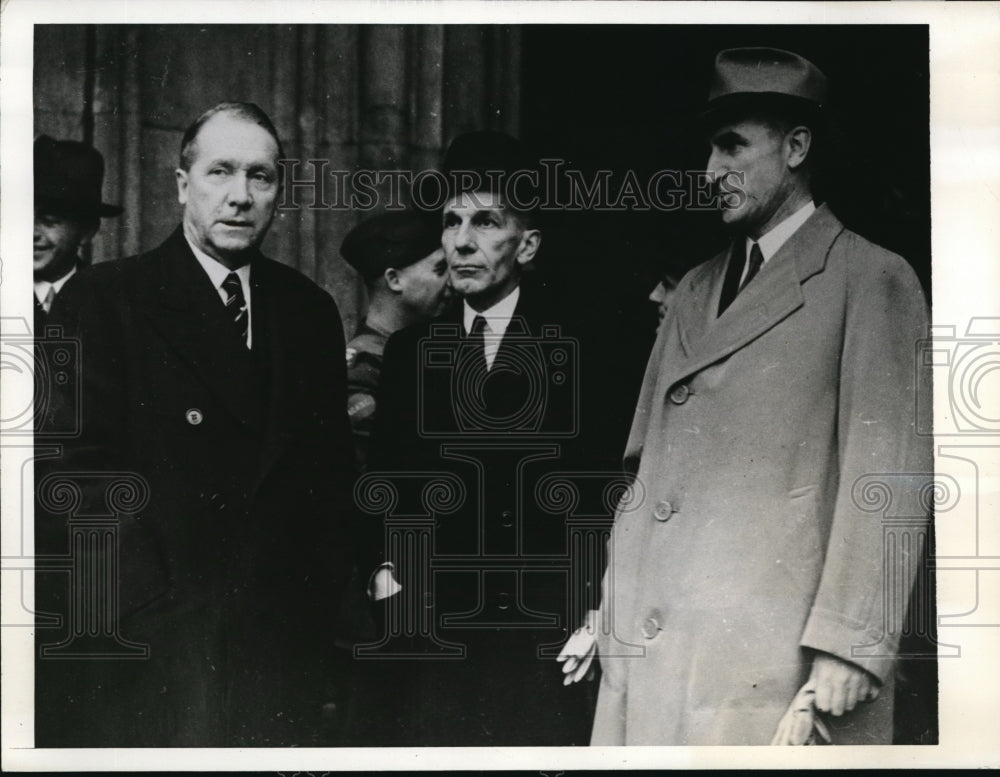 1941 Press Photo Canadian members of Parliament in London - nec53852