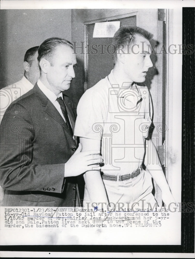1962 Press Photo Denver, Colo. Det Sgt K Morris leads Raymond Patton, murderer