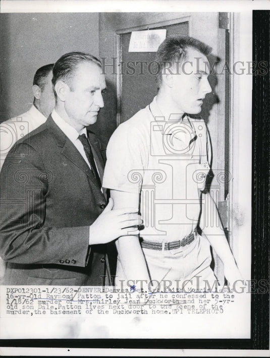 1962 Press Photo Denver, Colo. Det Sgt K Morris leads Raymond Patton, murderer