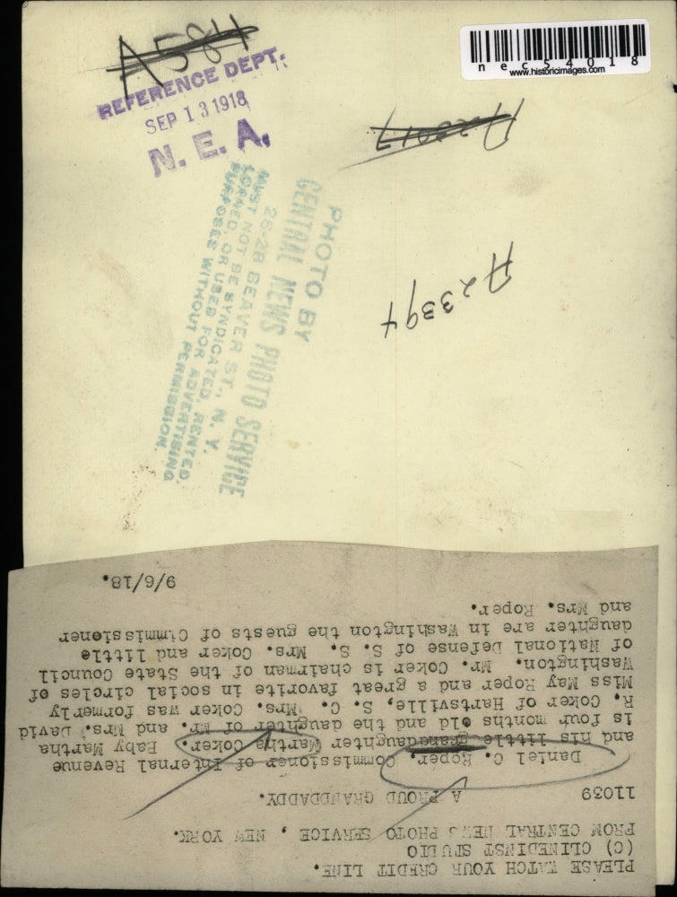 1918 Press Photo Daniel C Roper, IRS Commissioner & granddaughter M Coker