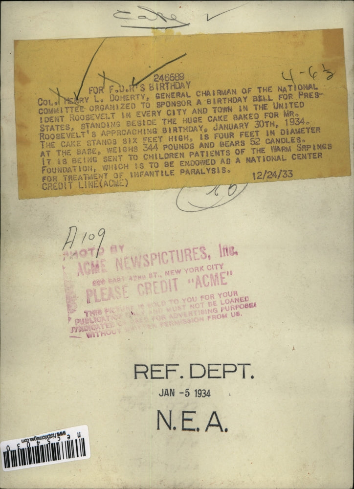 1933 Press Photo Col. Henry L. Doherty Stands by Huge Cake for Pres. Roosevelt