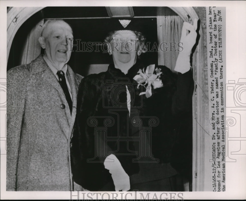 1951 Press Photo Chicago Dr Mr & Mrs Yoder, Goshen Ind. plane to L.A.