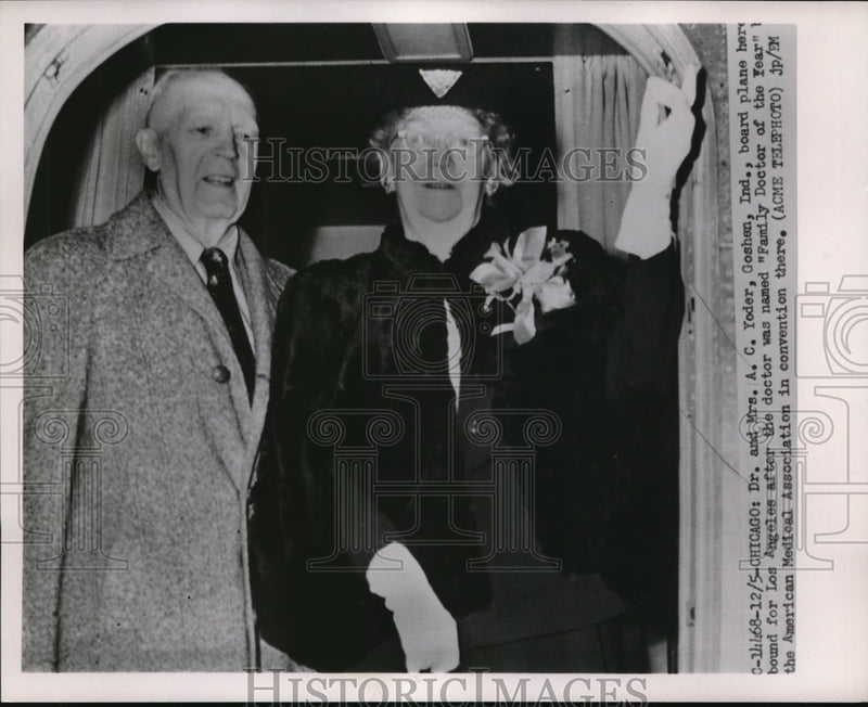 Load image into Gallery viewer, 1951 Press Photo Chicago Dr Mr &amp; Mrs Yoder, Goshen Ind. plane to L.A.
