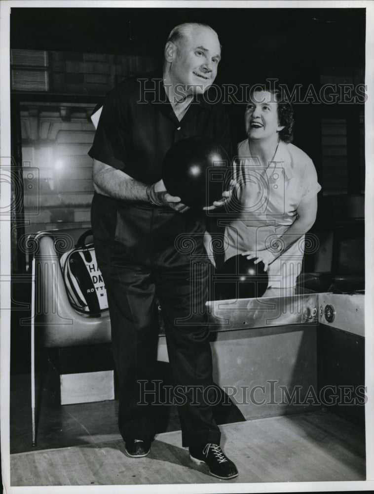 1961 Press Photo Hank Davis a blind man playing bowling with his wife.