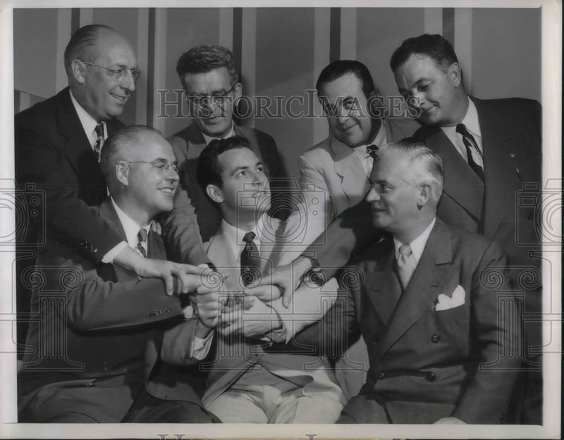 Load image into Gallery viewer, 1950 Press Photo Chicago Lions International club meeting
