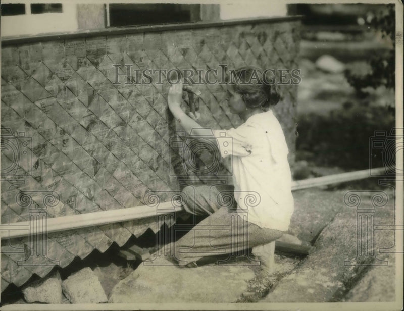 Load image into Gallery viewer, 1924 Press Photo Vivian Stenman wire expert newspaper house - nec54303
