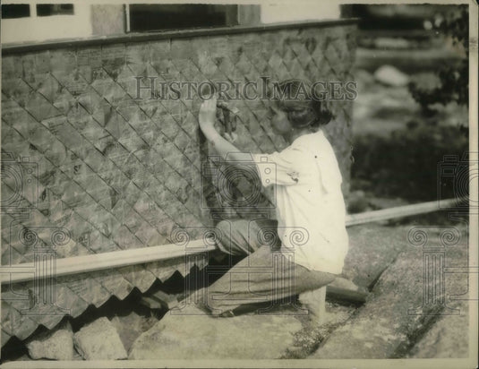 1924 Press Photo Vivian Stenman wire expert newspaper house - nec54303