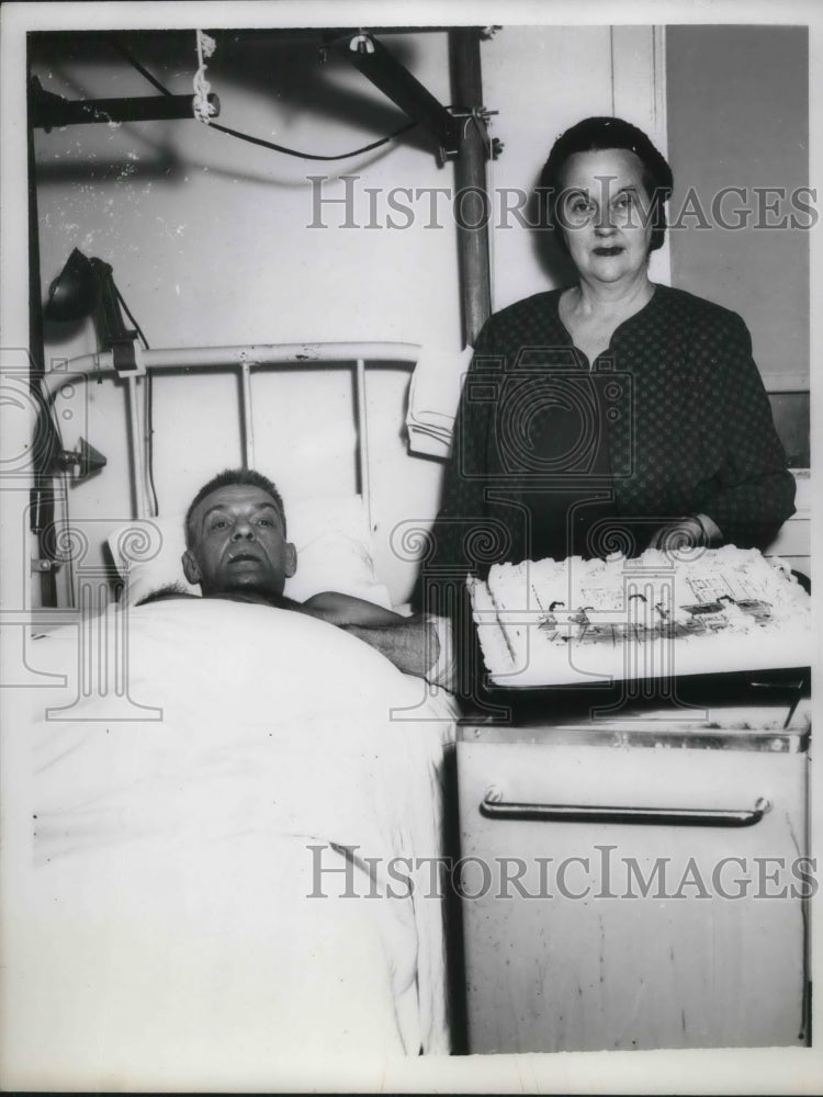 1955 Press Photo Mrs. Glbert Frankebeyer works at vet's hospital