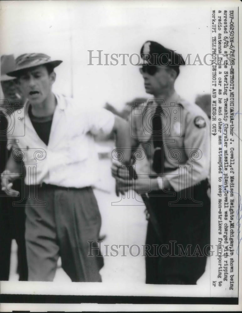 1958 Press Photo Detroit, Mich Arthur Covell arrested at Chrysler plant strike- Historic Images