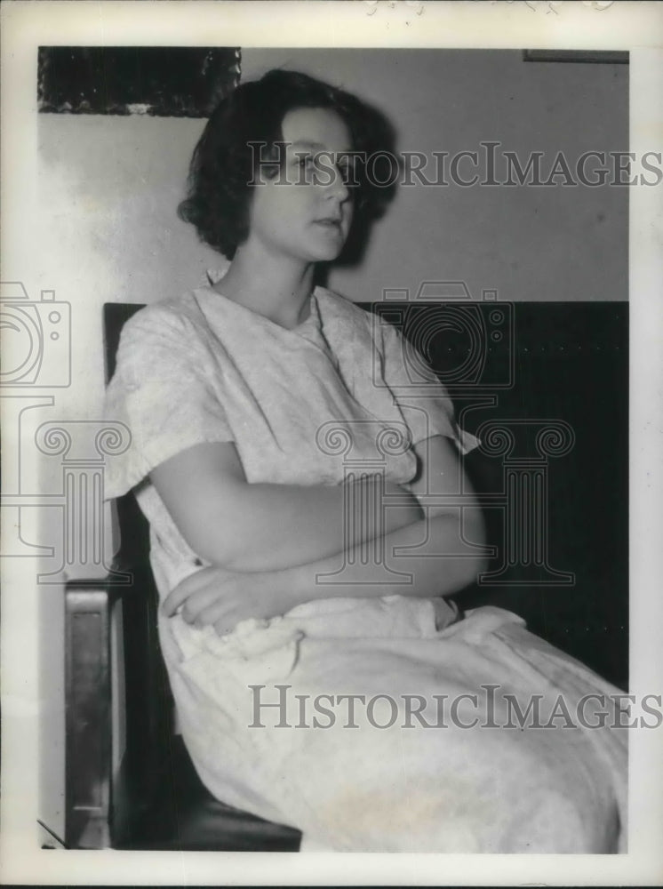 1938 Press Photo Margaret Rose O'Brien at Age 14 Held in Custody in Hold up