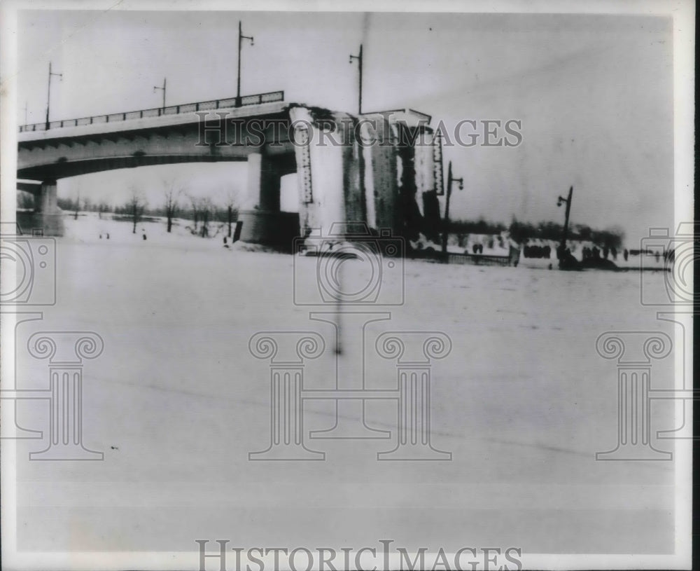 1951 Press Photo Collapsed Bridge St Maurice River